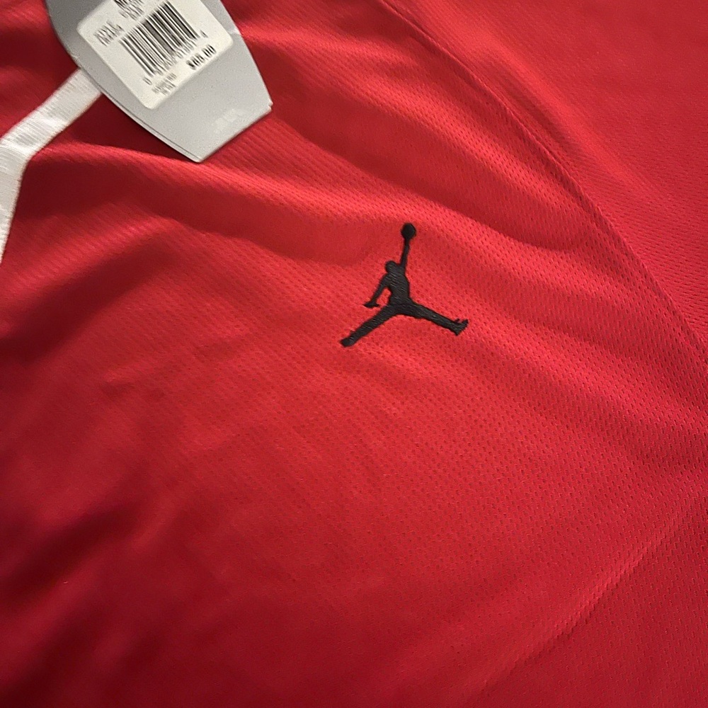 SPORTS TOP. - Picture 6 of 6